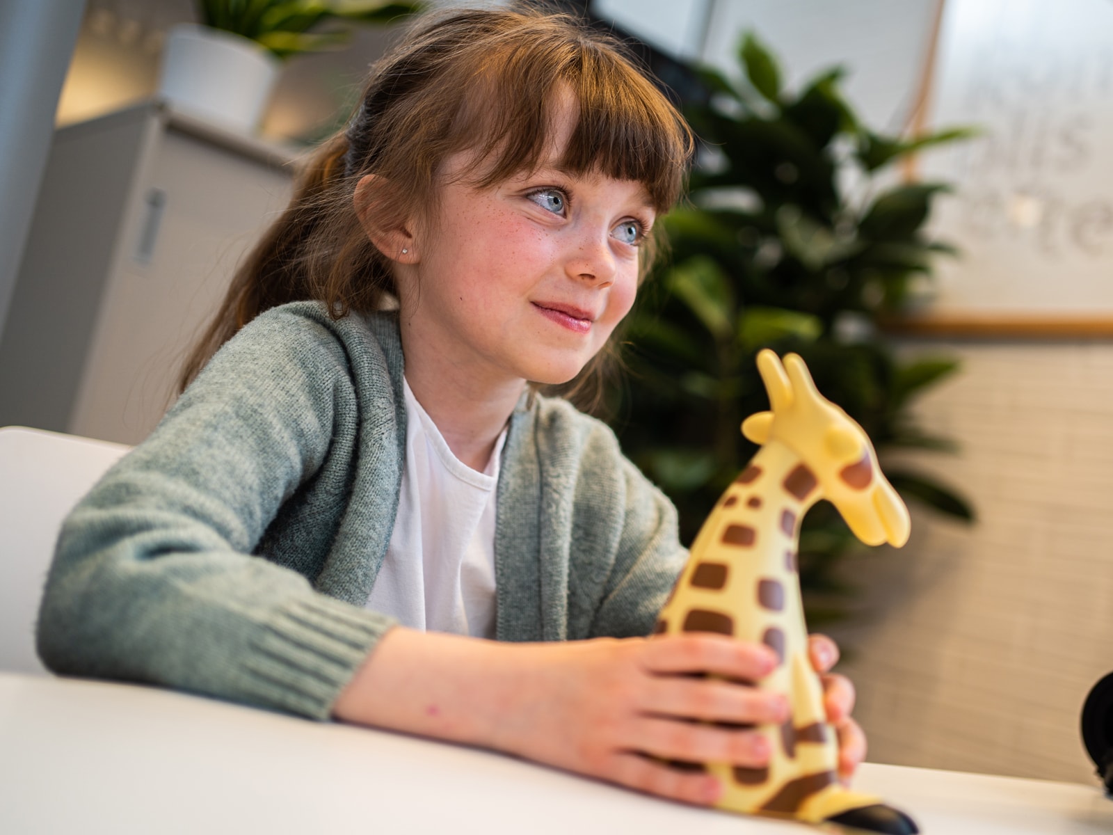 Jente med Hugo sparebøsse