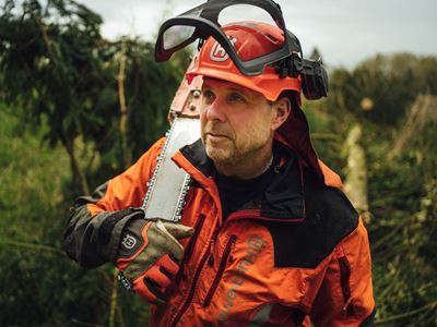Mann med motorsag Mann med motorsag
