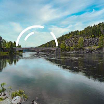 Gamle Fossum bru med logo Gamle Fossum brua med logo